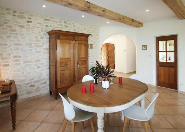 Stunning In St Montan Hébergement de vacances